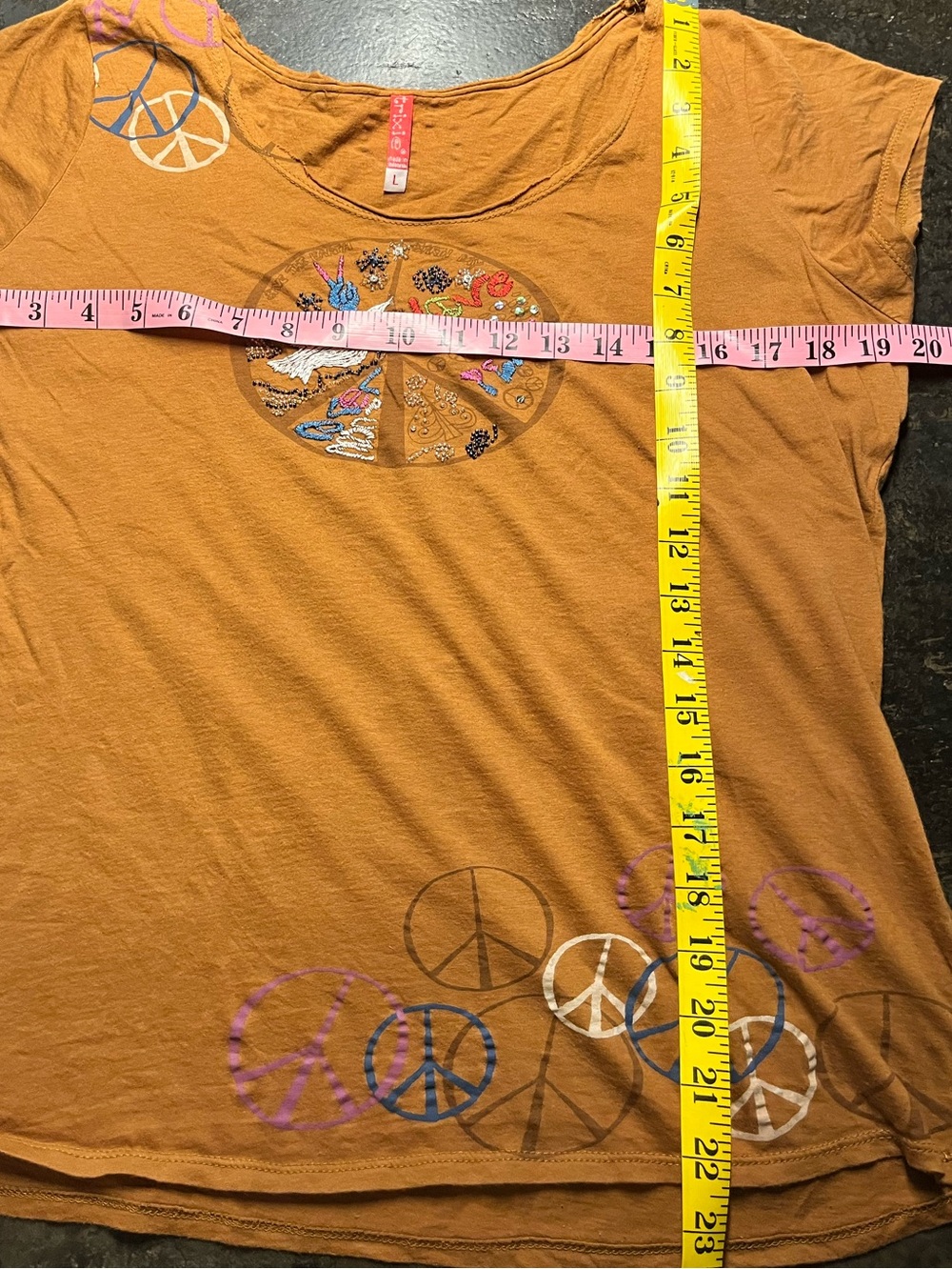 Trixie Large Peace Sign T shirt, L - Picture 7 of 7